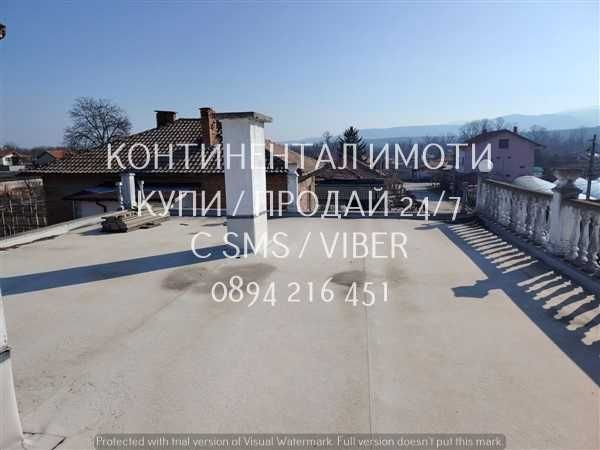 кодо 62241. Двуетажна тухлена къща 170м2 с двор 800м2 с гаражи.