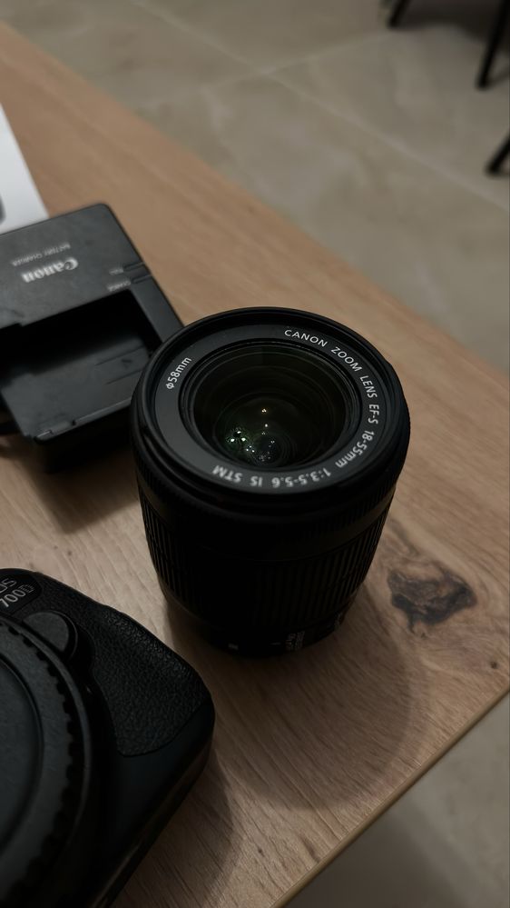 Canon EOS 700D + obiectiv 18-55mm IS STM – stare foarte bună