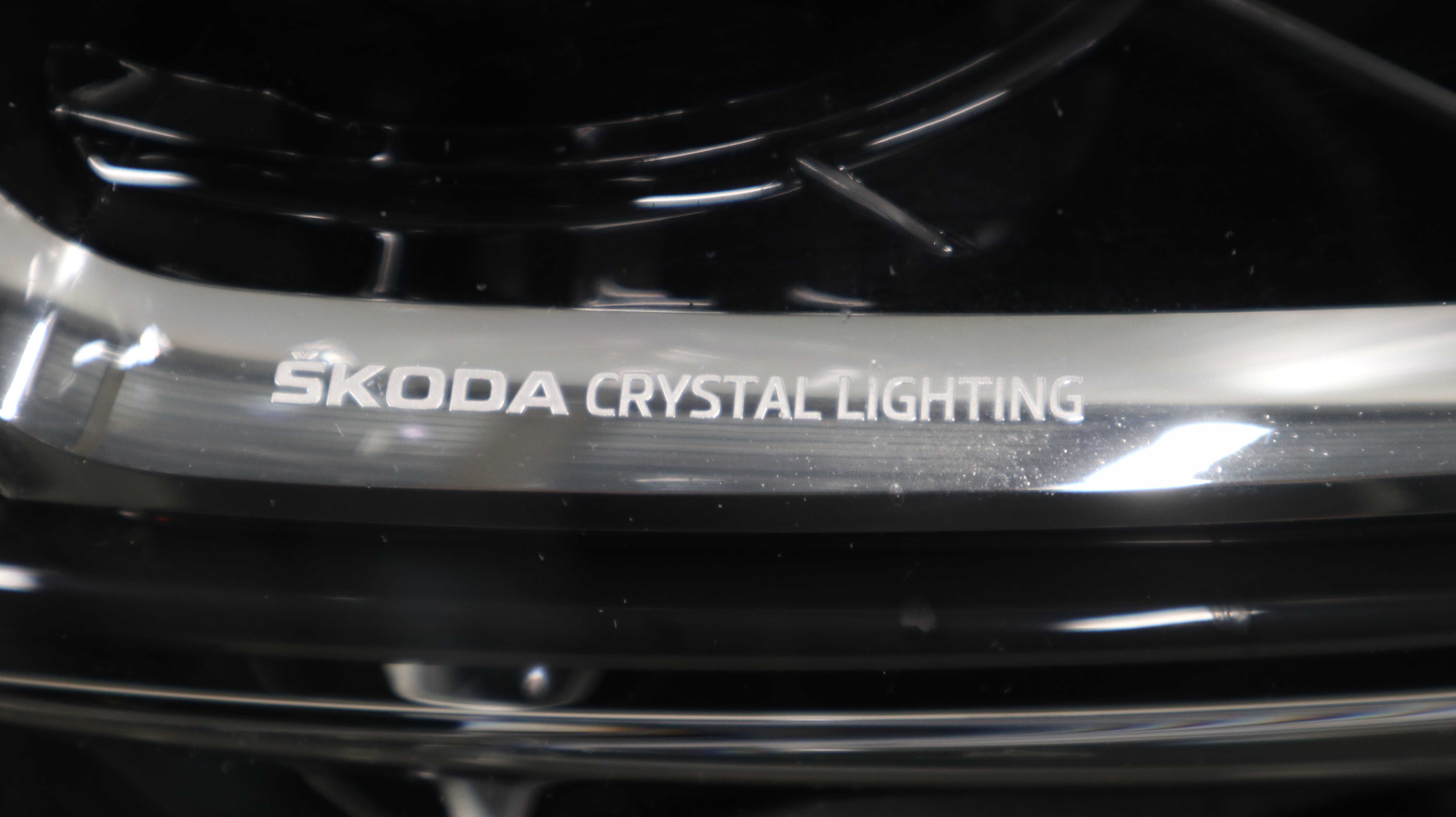 Десен FULL LED фар за SKODA Superb 3V