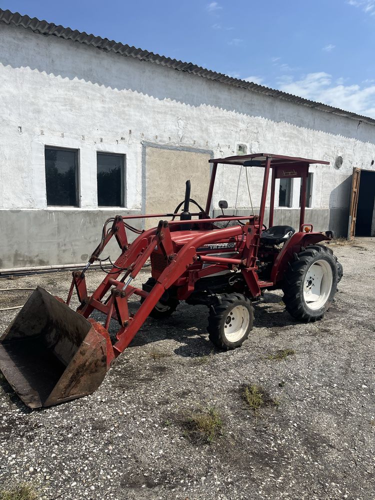 Трактор Yanmar 2220D с челен товарач