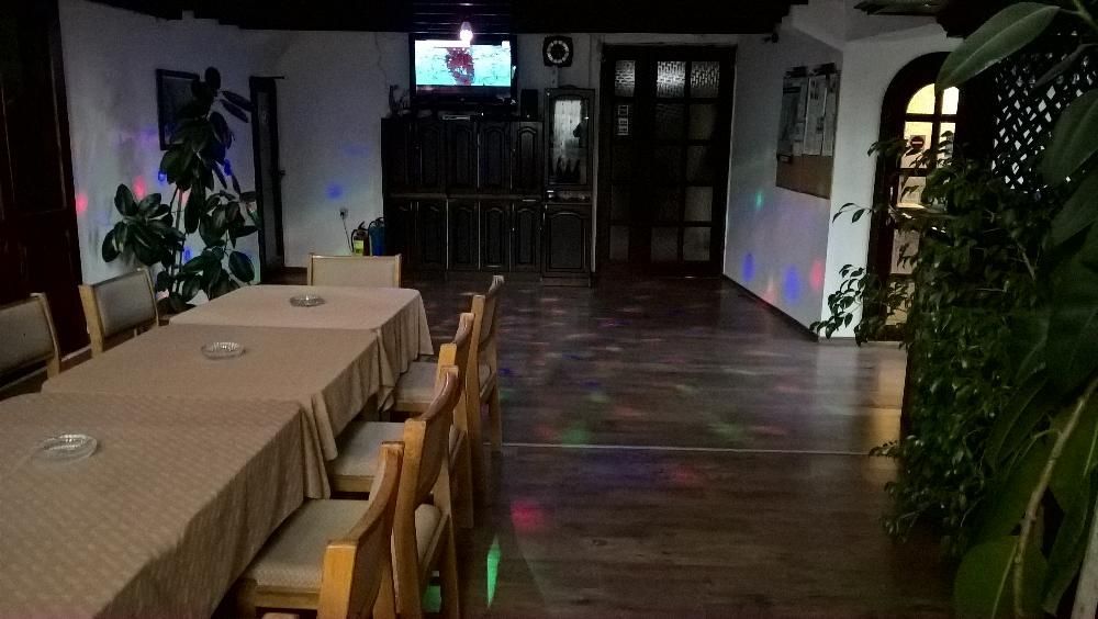 Къща за гости Делфини  стаи апартаменти цялата под наем за празненства