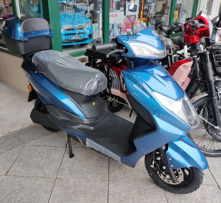 NOU in BRASOV! Scutere Electrice Fara Permis, viteza 25km/h, 2000W