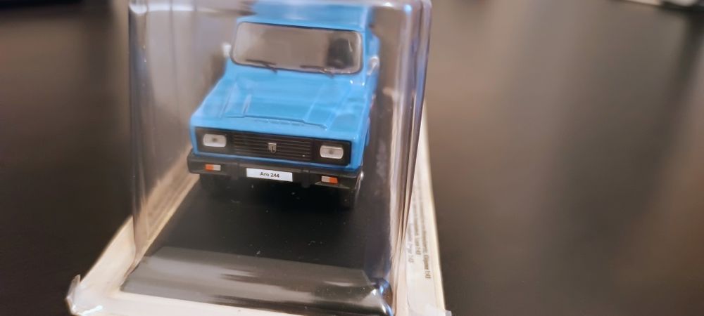 Machetă ARO 244 / ARO M 461 scala 1 43