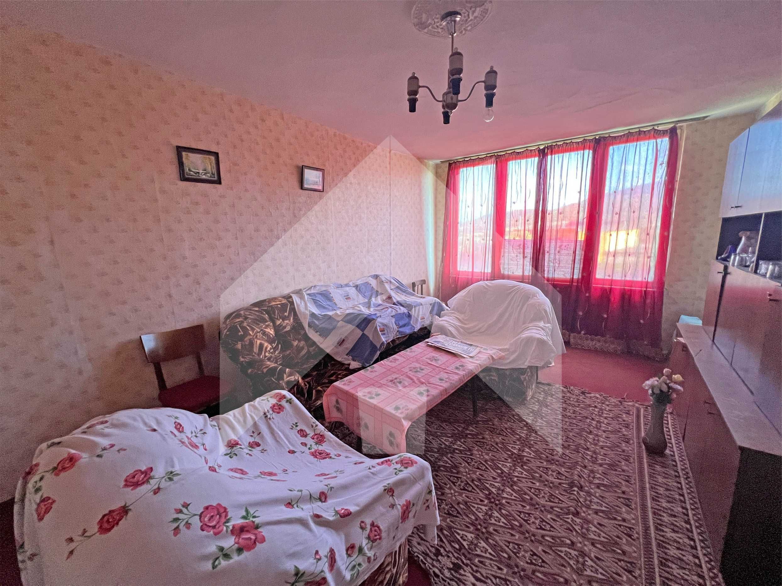 Продава се апартамент (2+1) в гр. Каспичан. Среден етаж! Тухла