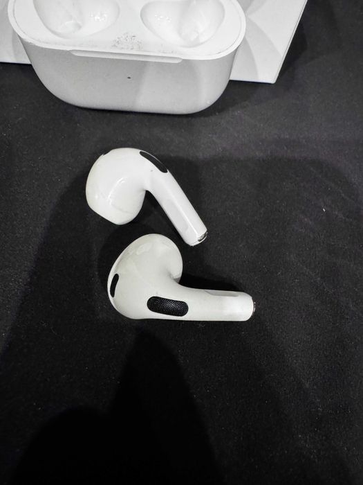 Apple AirPods 3 (2021) + MagSafe кейс — работещи, оригинални