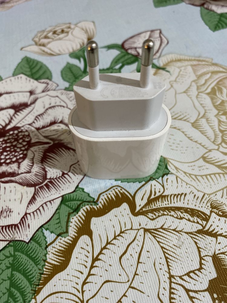 Orginal adapter sotiladi