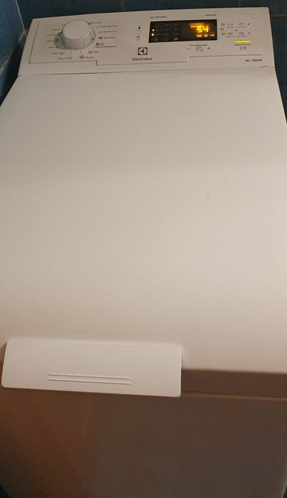 Mașină de spălat rufe cu încărcare verticală Electrolux