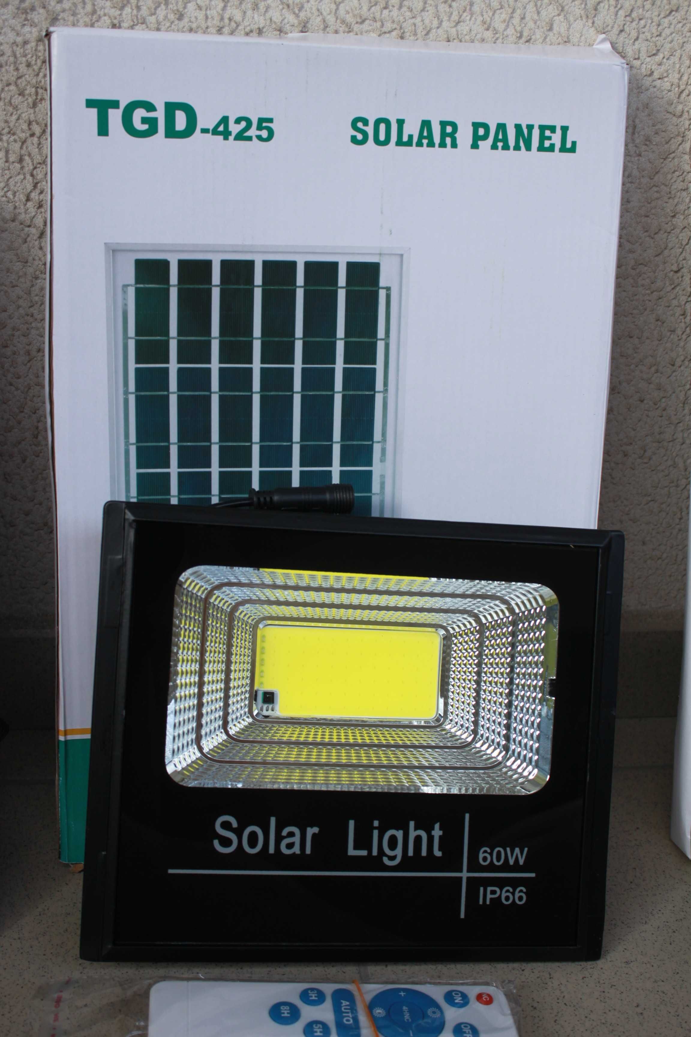 Proiector Solar LED SMD 30W / 60W / 100W telecomanda si panou solar