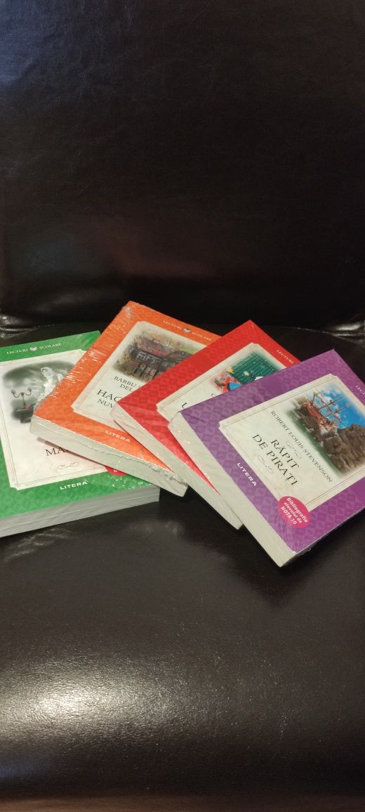 Vând 4 cărți Lectura Scolara