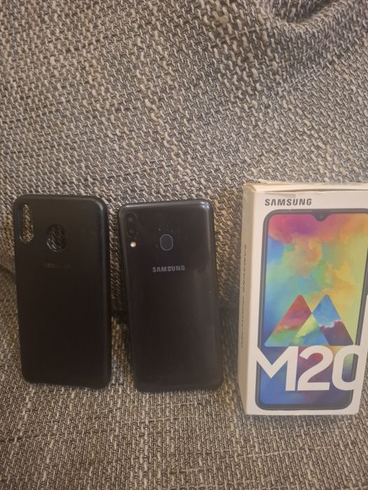 Samsung M20 телефон