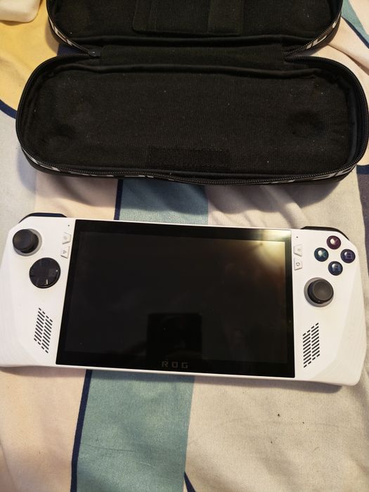 Asus rog ally Z1 extreme