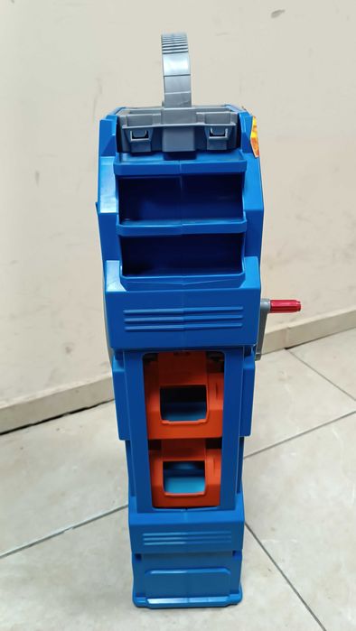 Игрален комплект Hot Wheels мега гараж