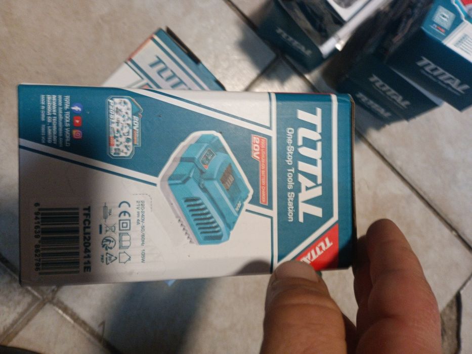 Зарядно устройство за Li-Ion батерии TOTAL INDUSTRIAL, 20 V, 4 A