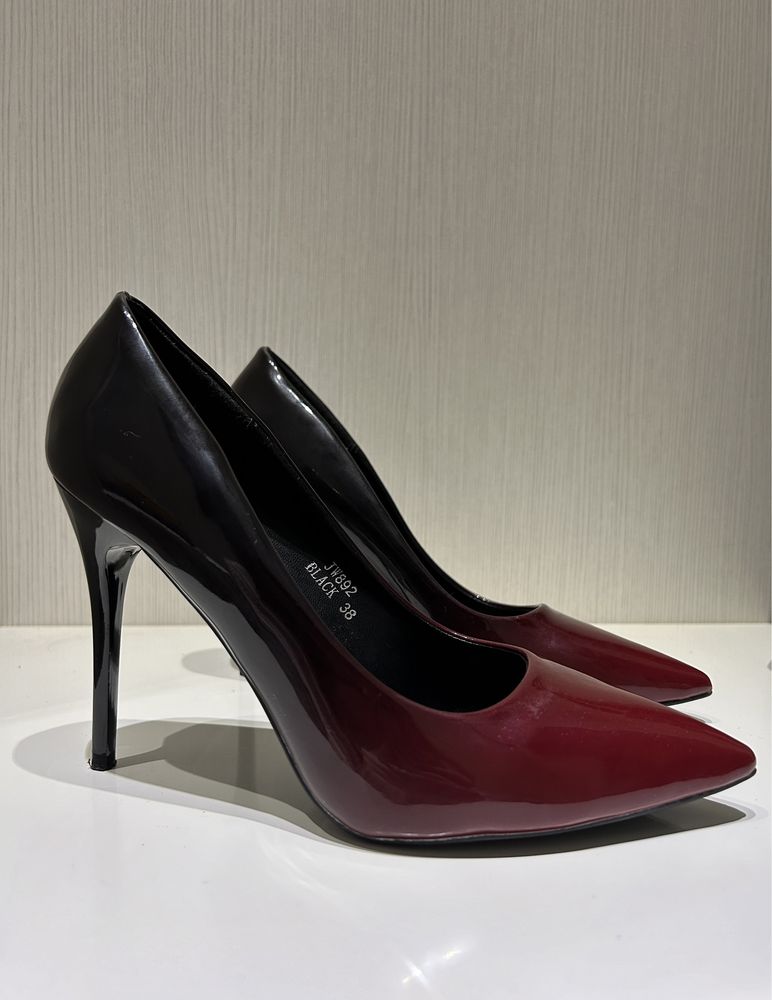 Pantofi stiletto, culoare balayage negru-roșu