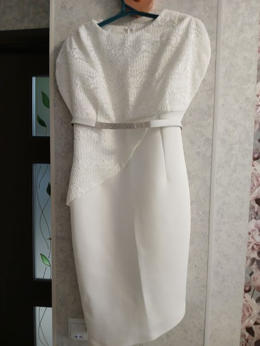 Платья женская , белая платья новая