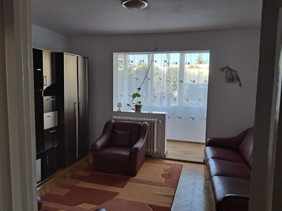 Dau în chirie apartament cu doua camere decomandate, în Dâmbu Pietros