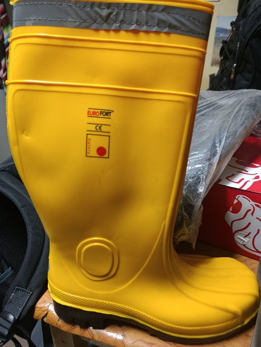 Гумени ботуши с бомбе