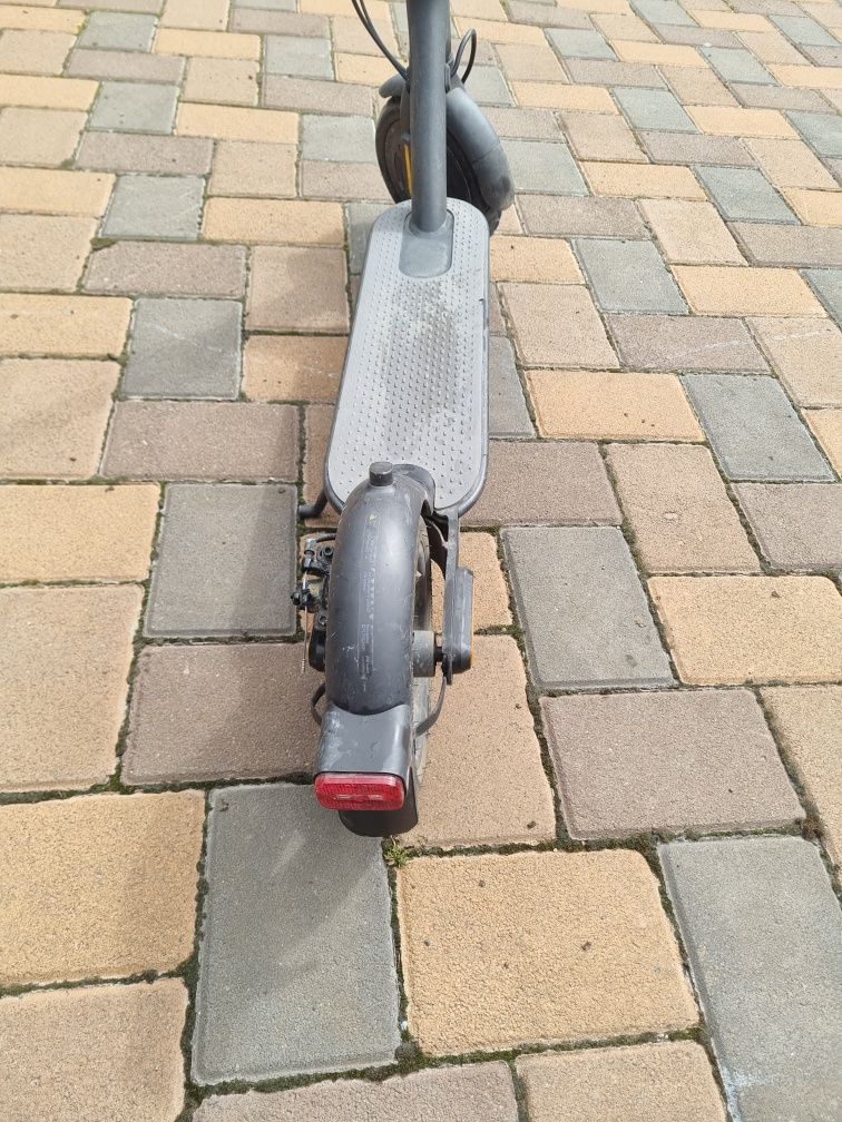 Vând trotineta xiaomi 1s