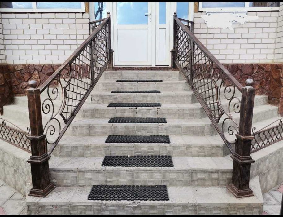 Продам готовые перила для леснечного марша.