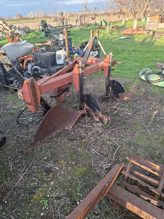 Плуга 3х20 трактор