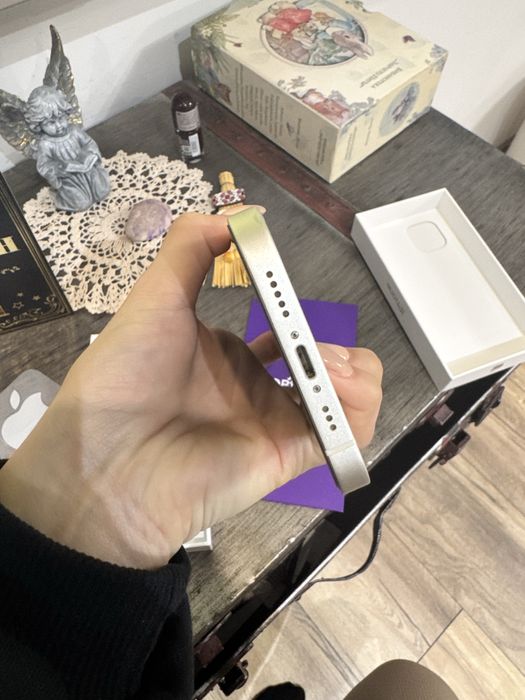 Продавам iPhone 12