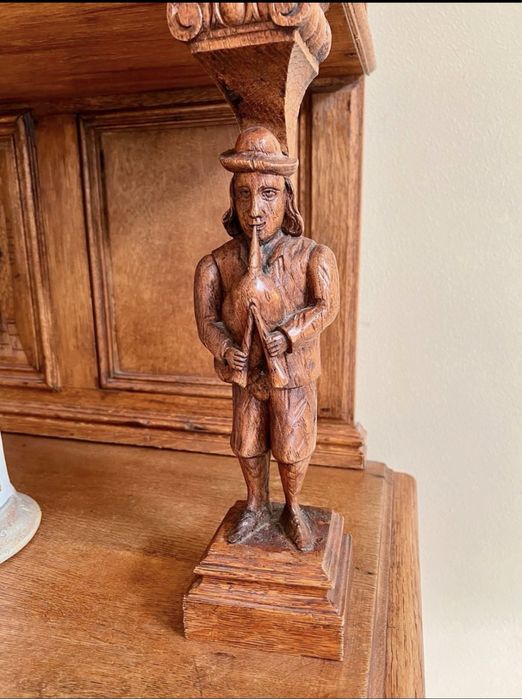 Superb credet/bufet sculptat