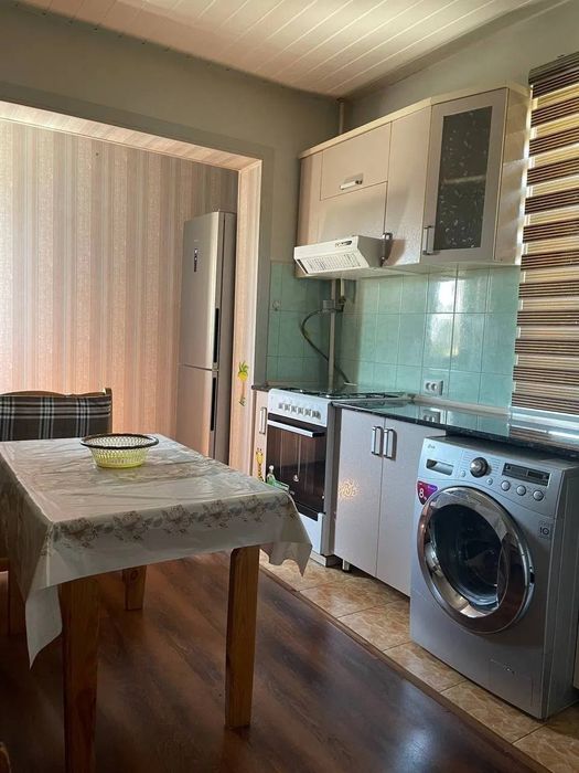 Срочно! Квартира на Лабзак (Ц12) 2/8/9 общ пл 65м   с обстановкой