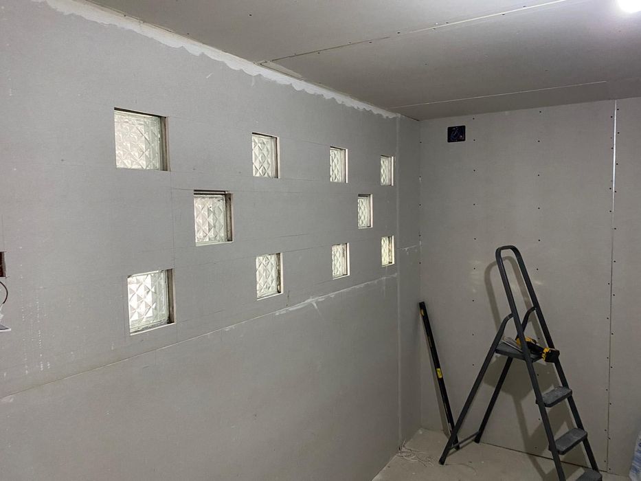 Construcții interioare-exterioare