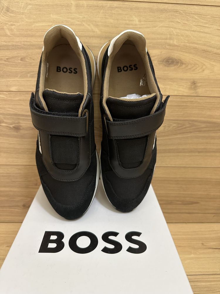 Сникърси BOSS