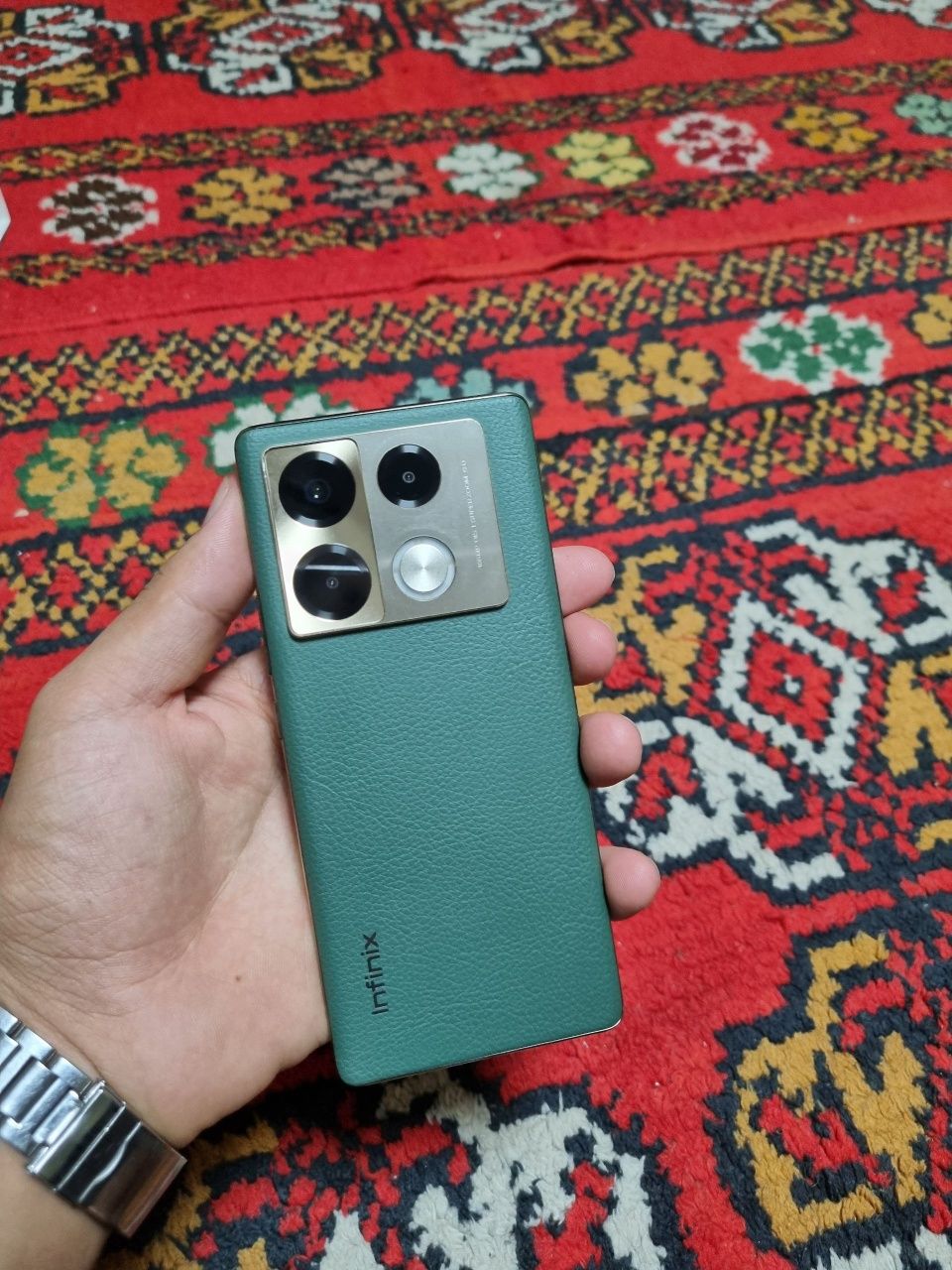 Infinix note 40 pro 
Pamit: 12+12/256
Kamera: 108 mp 
Kar dak, hamma v
