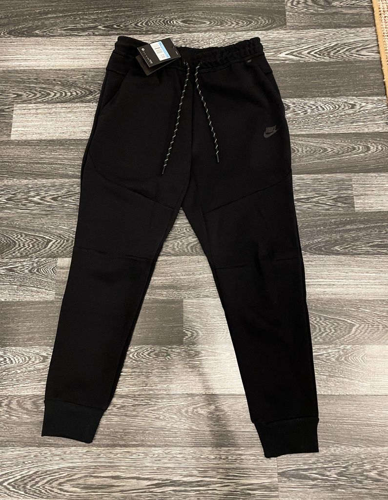 Pantaloni Nike Tech Fleece