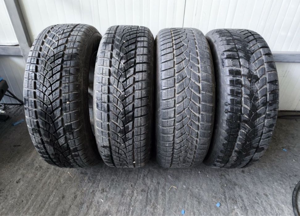 Зимни гуми  225/65R17 102H Goodyear ULTRA GRIP PERFORMANCE