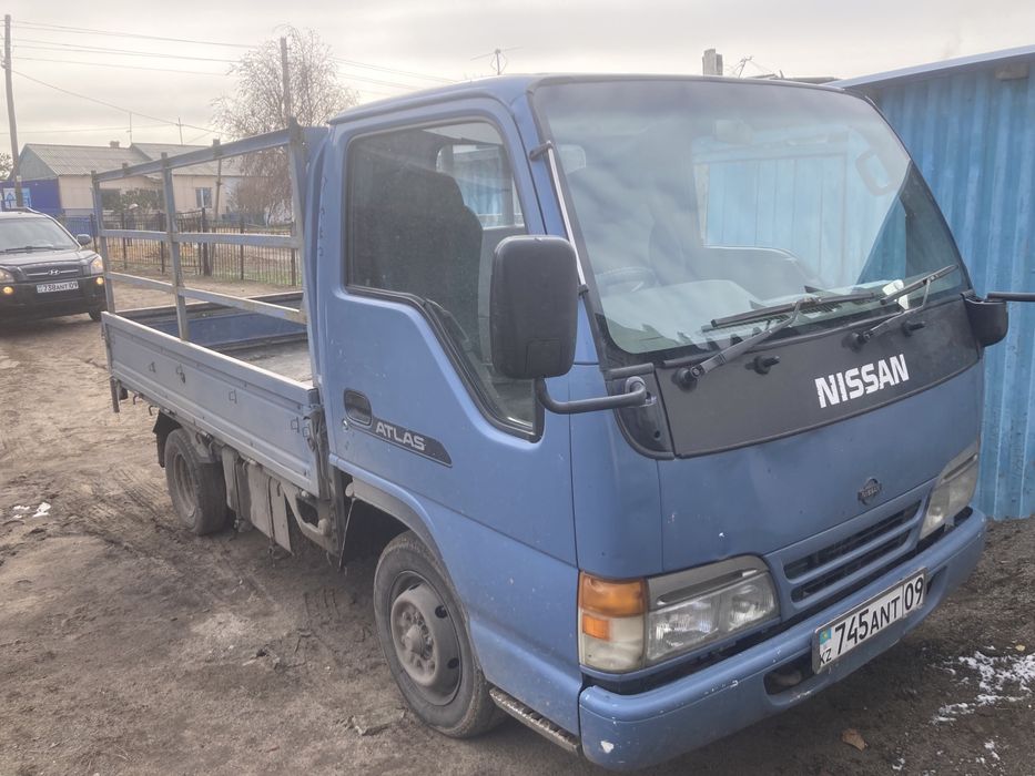 Продаю Ниссан Атласс