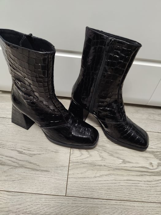 Botine piele naturala lăcuită