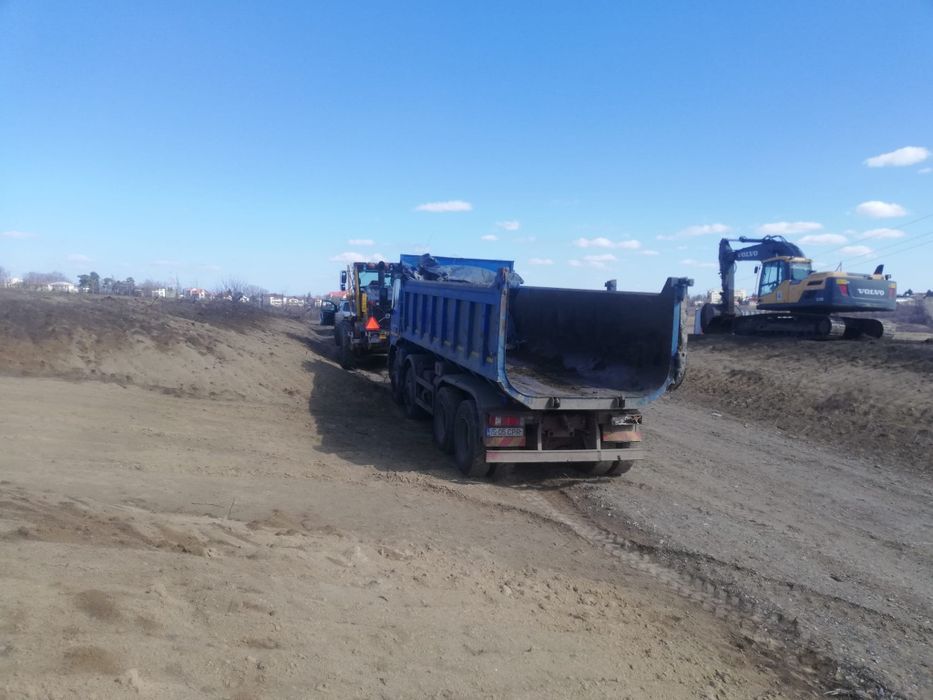 Inchiriez camion 8x4 și excavatoare pt lucrări în construcții