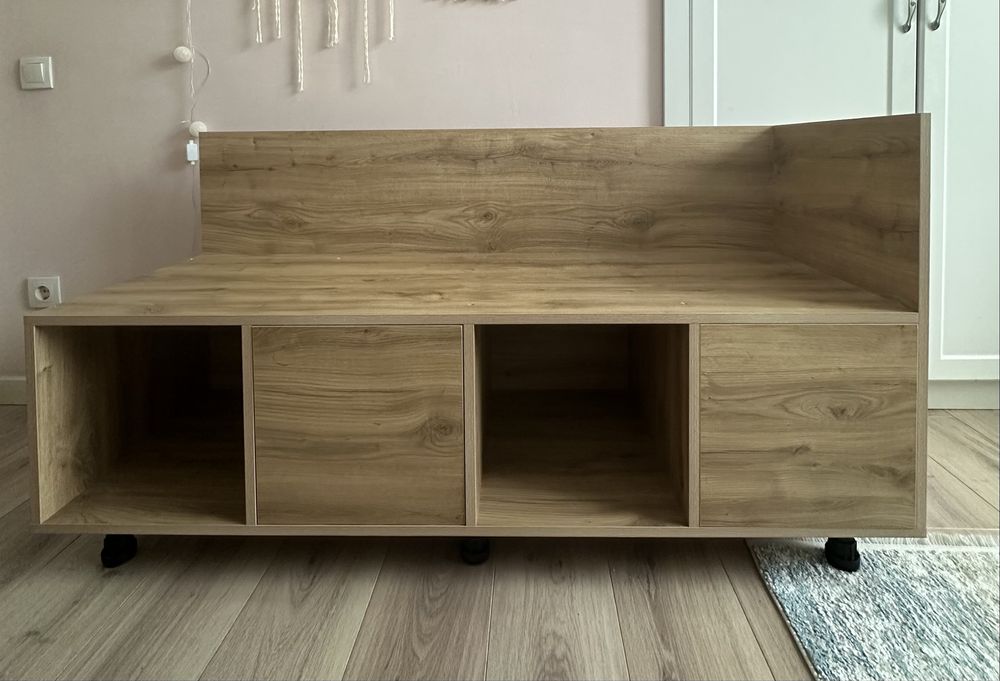 Скамья с ячейками / с отделениями для хранения