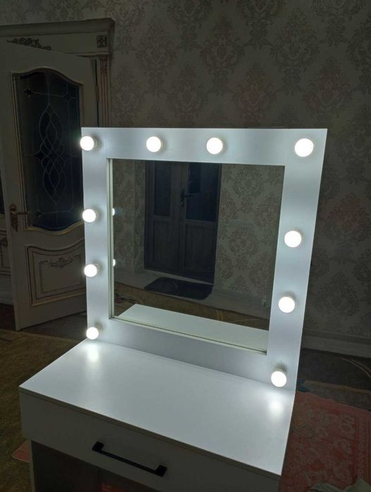 Столик для салона