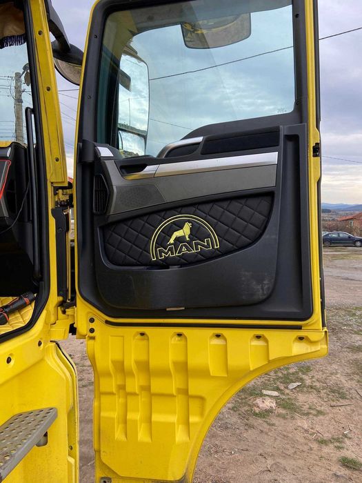 Кожени кори за врати MAN TGX/TGS 2010-2019 година различни цветове