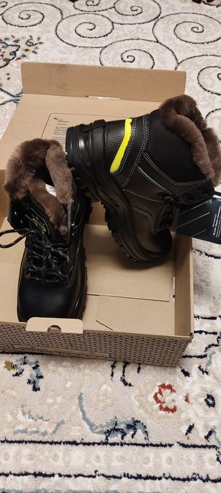 Ботинки зимние мех натуральный качества отличные