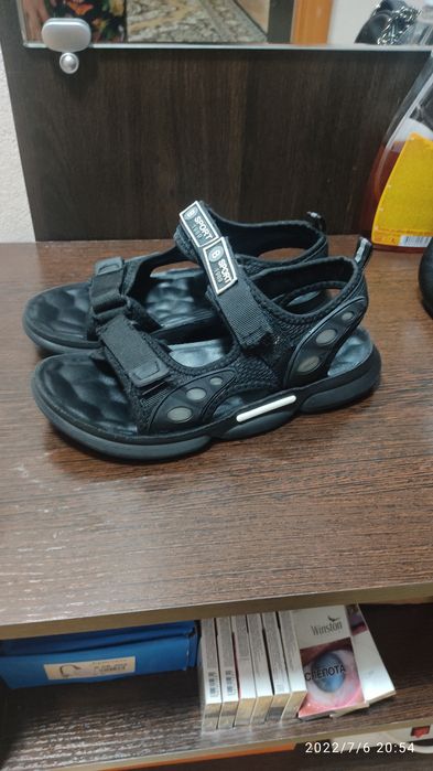 Продам сандали на мальчика