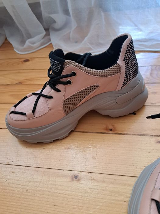 Нови спортни обувки