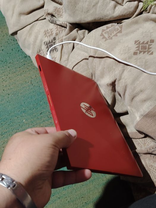 Vând HP pavilion x2