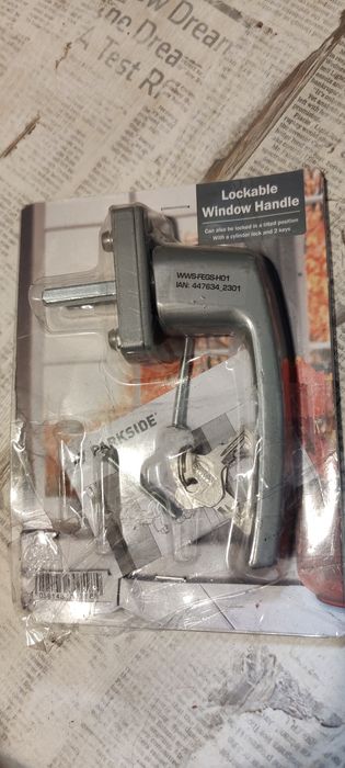 Maner inchidere cu cheie geam termopan