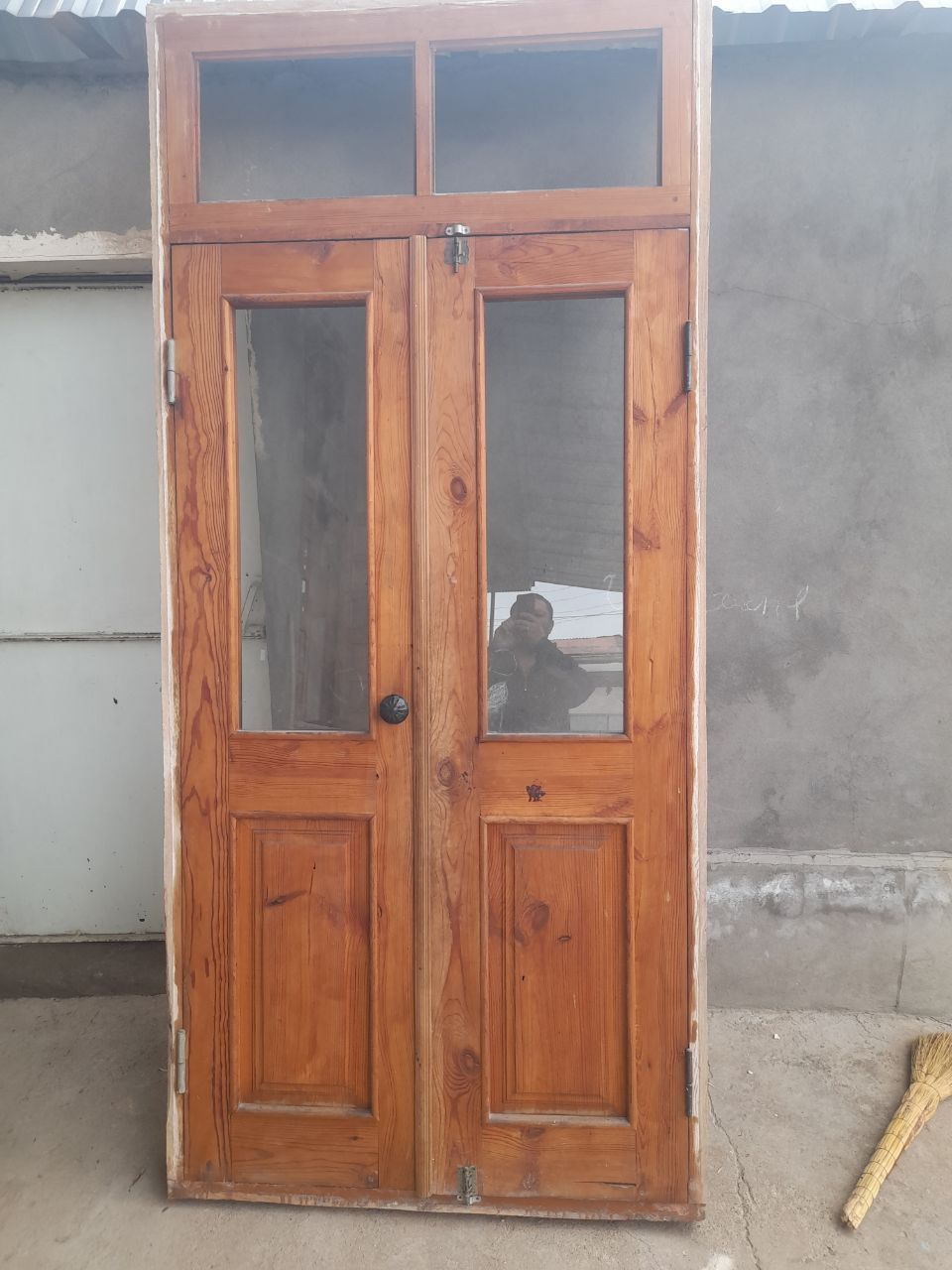 Ёгоч эшиклар сотилади.Продам деревянные двери.
