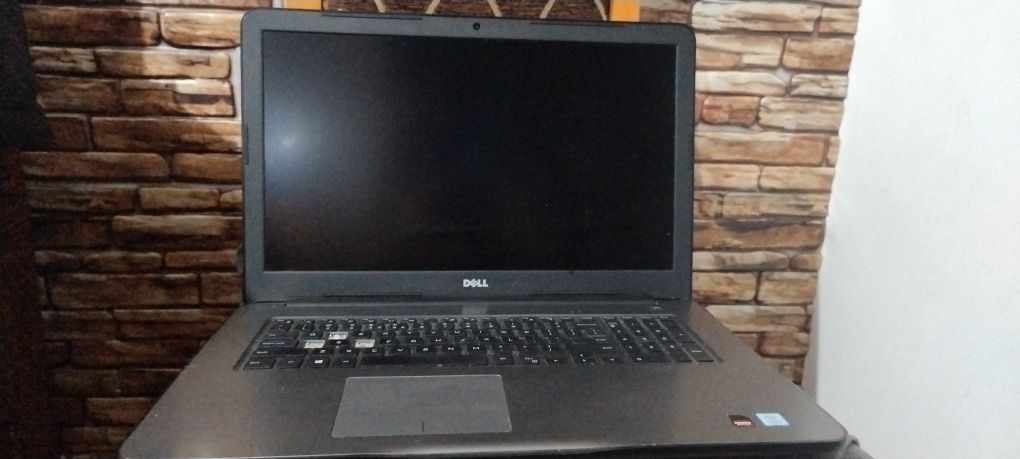 Vând leptop dell Inspiron 17 5767