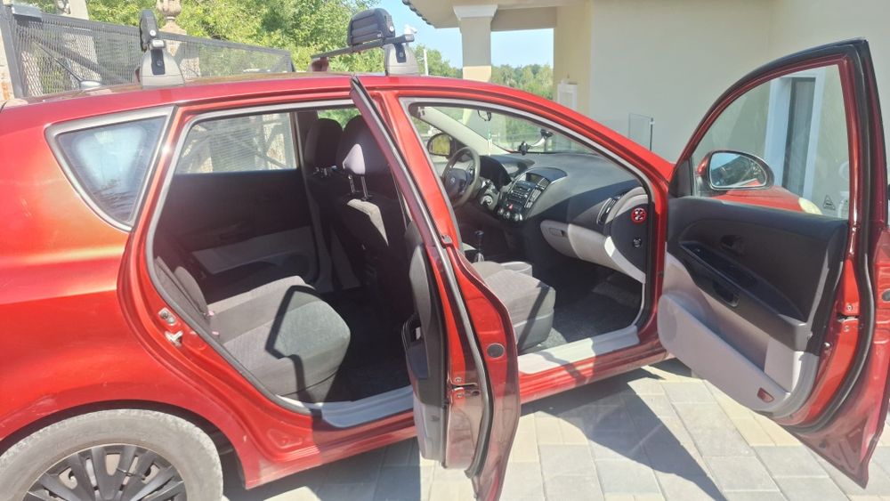 Vând kia ceed unic proprietar