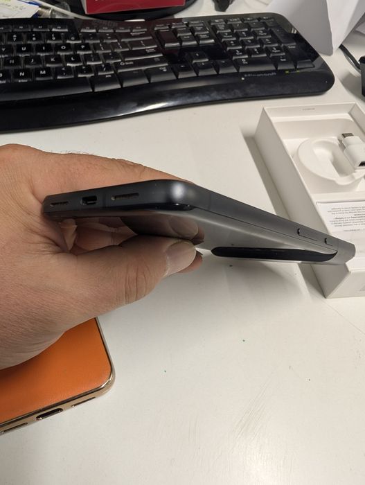 Google Pixel 8 128 G garanție până în februarie 2026