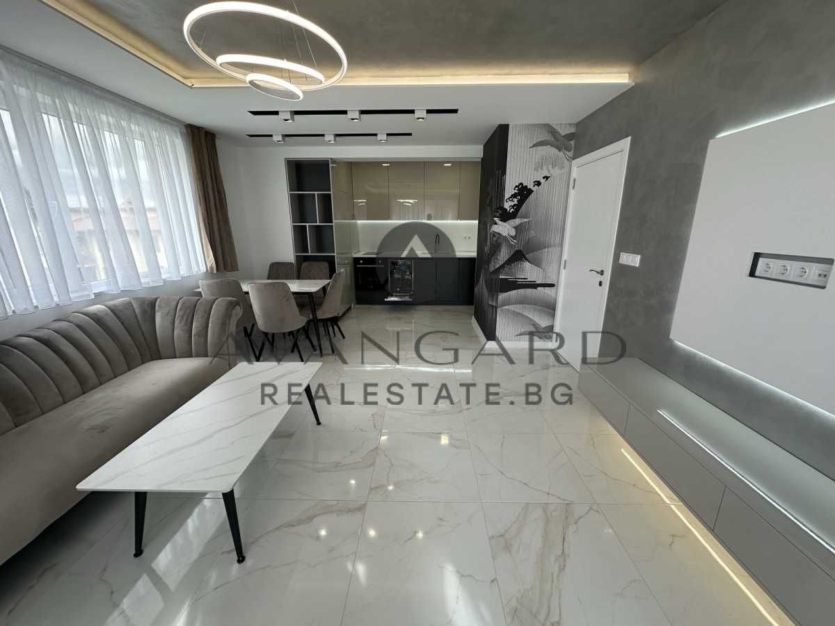 Продава се Двустаен апартамент в Пловдив, Кючук Париж - 72 кв.м за 1917 €/кв.м - Снимка #2