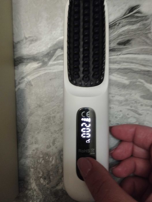 Безжична изглаждаща четка за коса