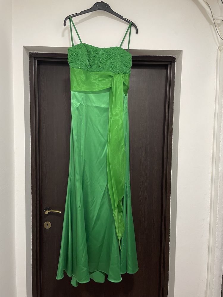 Rochie verde lungă cu bretele